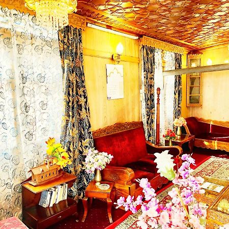Lake Victoria Houseboats Bed and Breakfast Srīnagar Eksteriør billede