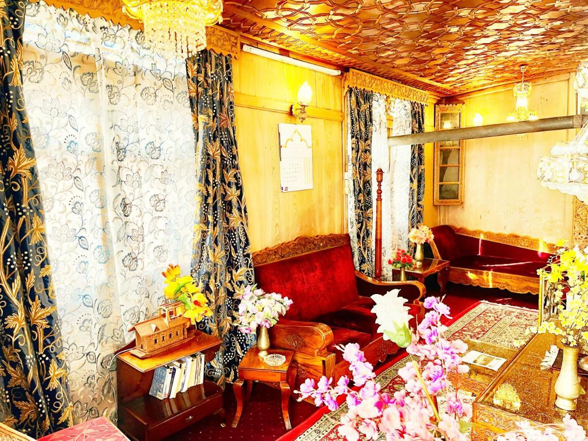 Lake Victoria Houseboats Bed and Breakfast Srīnagar Eksteriør billede